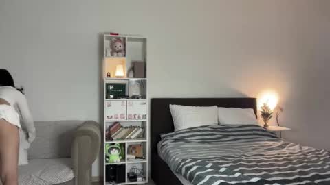 yourlittlesunrise_ online show from December 15, 5:23 am