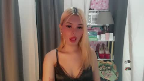 KYLIE MORE online show from June 23, 6:06 pm
