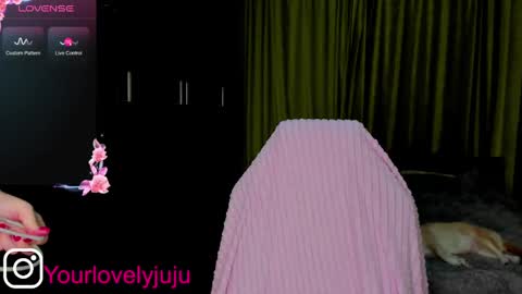 Snapshot of yourlovelyjul chatting on January 30, 5:19 am Julia 3 online show from January 30, 5:19 am