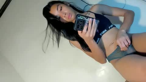 yourlycaezzamae69 online show from June 2, 9:22 am