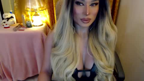 Snapshot of yourmistressofevil_isback chatting on May 1, 6:01 pm Adriana Maxwell online show from May 1, 6:01 pm