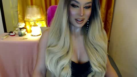 Snapshot of yourmistressofevil_isback chatting on June 10, 6:51 pm Adriana Maxwell online show from June 10, 6:51 pm