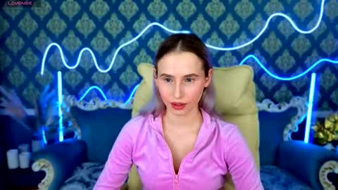 yourmoneyboss_nikki online show from November 11, 7:30 am