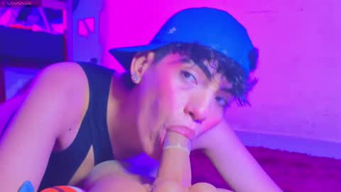 yournaughtyfemboy online show from May 26, 5:47 am