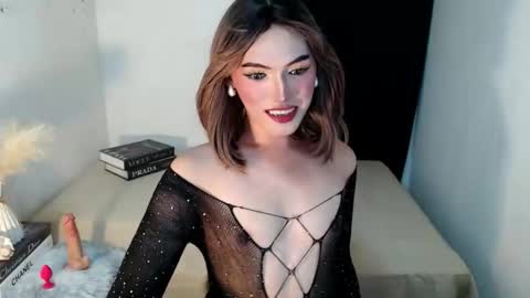 TIFFANY SUCKING QUEEN online show from May 11, 2:12 pm