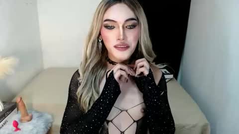 TIFFANY SUCKING QUEEN online show from May 22, 8:47 pm