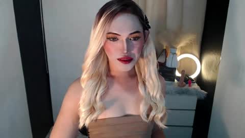 TIFFANY SUCKING QUEEN online show from August 3, 1:48 am