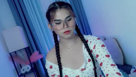 Snapshot of yourprettyblythe_ts chatting on March 11, 9:37 am yourprettyblythe_ts online show from March 11, 9:37 am