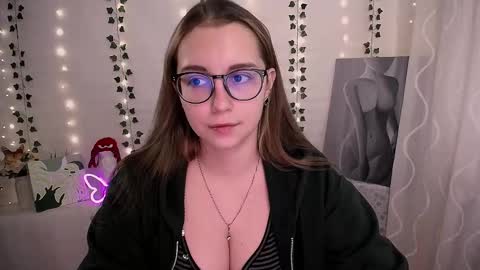 Snapshot of yours_piece_of_happiness_ chatting on October 16, 7:31 am Happy online show from October 16, 7:31 am