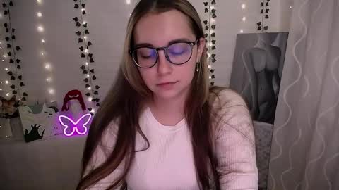 Snapshot of yours_piece_of_happiness_ chatting on October 17, 5:32 am Happy online show from October 17, 5:32 am