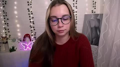 Snapshot of yours_piece_of_happiness_ chatting on October 20, 5:41 am Happy online show from October 20, 5:41 am