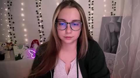 Snapshot of yours_piece_of_happiness_ chatting on October 21, 5:41 am Happy online show from October 21, 5:41 am