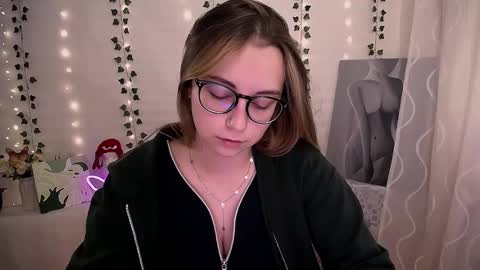 Snapshot of yours_piece_of_happiness_ chatting on October 22, 5:52 am Happy online show from October 22, 5:52 am