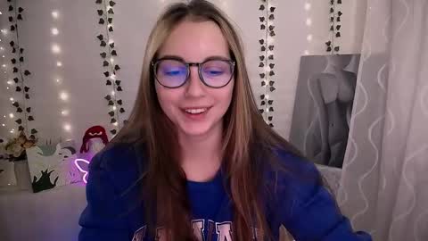 Snapshot of yours_piece_of_happiness_ chatting on October 23, 5:51 am Happy online show from October 23, 5:51 am