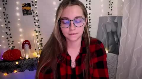 Snapshot of yours_piece_of_happiness_ chatting on October 24, 6:10 am Happy online show from October 24, 6:10 am