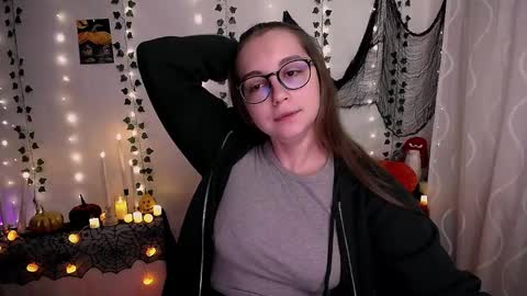 Snapshot of yours_piece_of_happiness_ chatting on October 27, 6:50 am Happy online show from October 27, 6:50 am