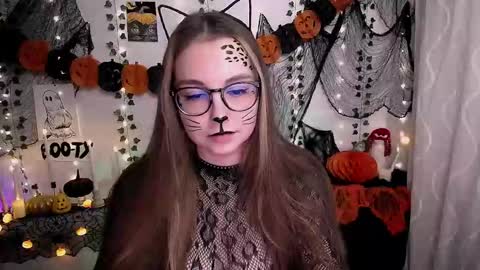 Snapshot of yours_piece_of_happiness_ chatting on October 28, 9:02 am Happy online show from October 28, 9:02 am