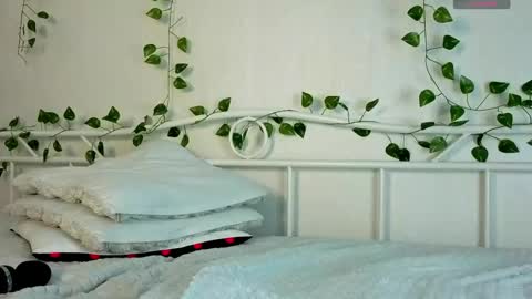 Scarlett online show from May 7, 1:27 pm