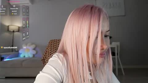 Luminous Luna online show from March 18, 3:20 am