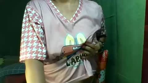 Snapshot of yourshygirl82 chatting on December 18, 3:26 am im MAY online show from December 18, 3:26 am
