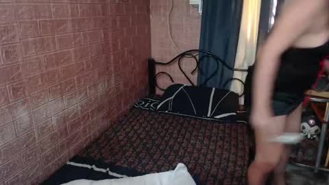 Snapshot of yoursweetangelxxx chatting on May 3, 11:00 pm YourDreamgirl online show from May 3, 11:00 pm