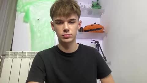 yoursweetyguy online show from October 28, 3:25 pm