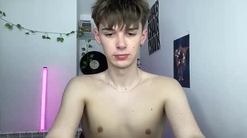 Snapshot of yoursweetyguy chatting on May 27, 4:59 pm yoursweetyguy online show from May 27, 4:59 pm