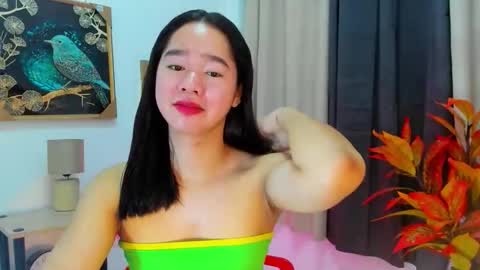 yourtinybunny online show from November 24, 4:01 am