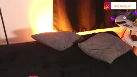 Bella- Independert Model online show from March 27, 6:18 pm