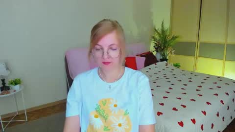 Snapshot of youruniverser chatting on July 12, 9:22 am Alice online show from July 12, 9:22 am
