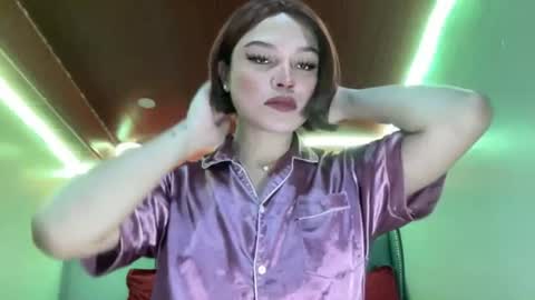 Snapshot of yourwildestdreamgirl chatting on June 17, 2:25 am ANDREA online show from June 17, 2:25 am
