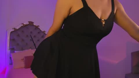 Val online show from March 21, 8:01 pm