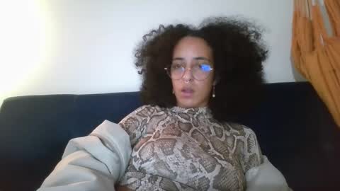 Snapshot of youwishtobeme chatting on December 3, 11:46 pm elizabeth ju online show from December 3, 11:46 pm