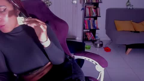 elizabeth  ju   online show from May 18, 4:07 am