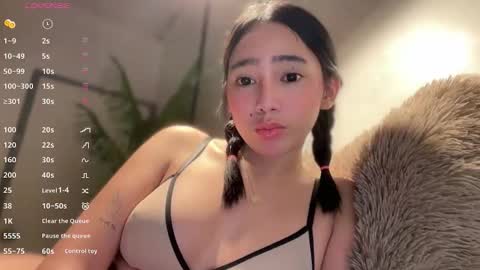 Snapshot of yowginethegreat chatting on October 24, 10:33 am YowgineTheGreat online show from October 24, 10:33 am