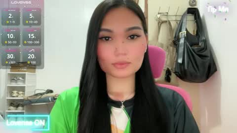 yrdrmgrl_jennie26 online show from May 4, 8:38 pm