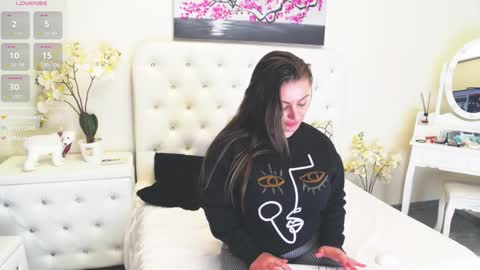 Ysabel online show from December 7, 12:45 pm