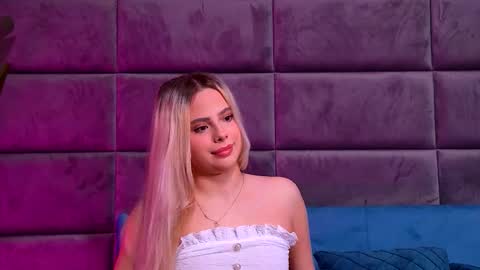 Foxie online show from December 14, 2:55 pm