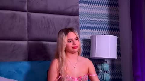 Foxie online show from December 21, 4:36 pm