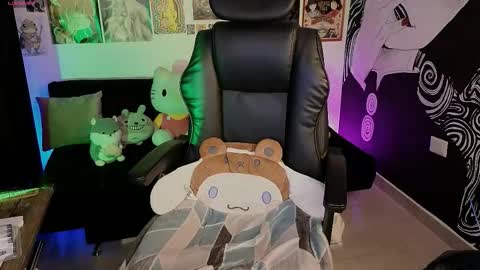    rawr   Anne Independent model      online show from February 11, 12:37 am