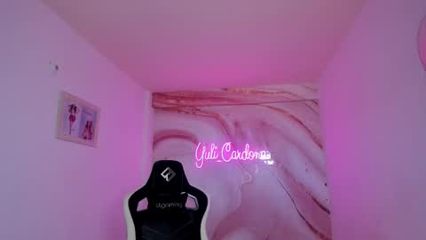 Yuliet online show from November 10, 6:51 pm