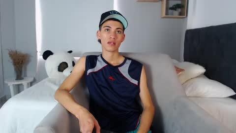 yulian_vasquez online show from March 11, 6:30 pm