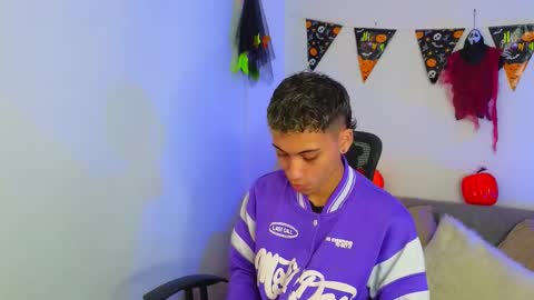 yulian_vasquez online show from October 30, 12:17 pm