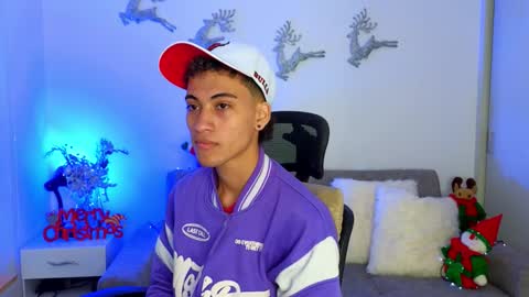 yulian_vasquez online show from December 22, 12:24 pm
