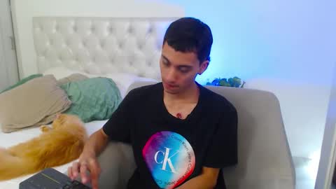 yulian_vasquez online show from February 12, 7:53 pm