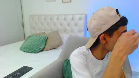 yulian_vasquez online show from February 23, 7:11 pm