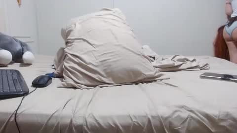 Snapshot of yuliana_25 chatting on April 26, 10:18 pm yuliana_25 online show from April 26, 10:18 pm