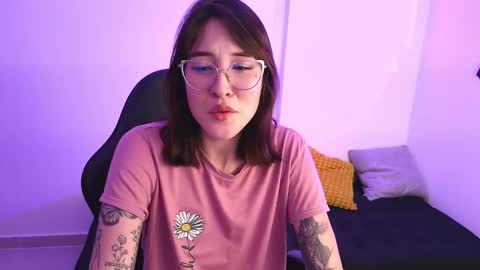 Yulienne online show from November 20, 3:39 am