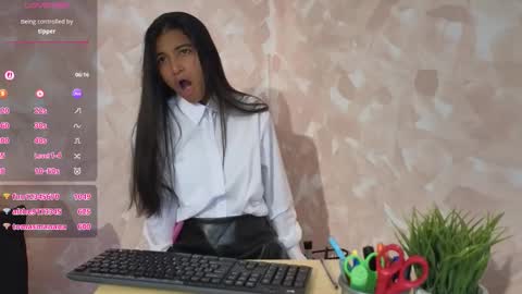 yuliethpetite online show from March 18, 11:46 am