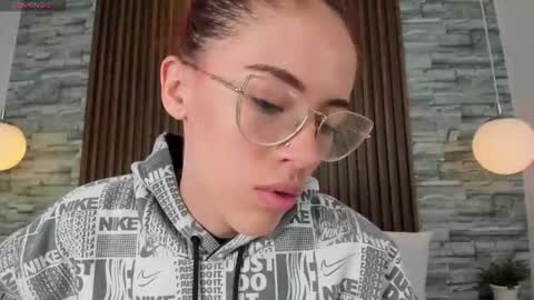 yulievans online show from October 13, 7:25 pm